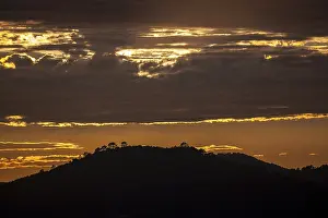 Balearic Islands Evening Sky Drucke: Sunset with dark clouds, evening light