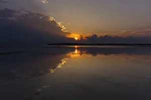 Deserted Beach At Dusk Drucke: Sunset with dark clouds over the sea
