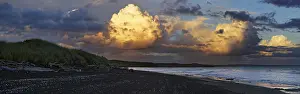 Deserted Sandy Shoreline Drucke: Sunset at the dark sandy beach