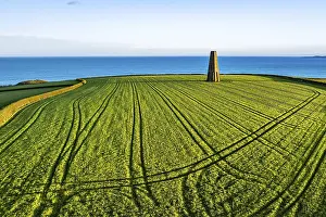 Drucke von Sonnenuntergang über The DAYMARK und Felder von einem Drohnen, Kingswear, Devon, England, Vereinigtes Königreich Kingswear Drucke: Sonnenuntergang über The DAYMARK und Felder von einem Drohn.