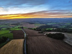 British Countryside Evening Scene Drucke: Sunset of Devon Farms and Fields over Berry Pomeroy from a drone