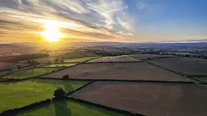 Atmospheric Evening Light UK Drucke: Sunset over Devon Fields, Berry Pomeroy