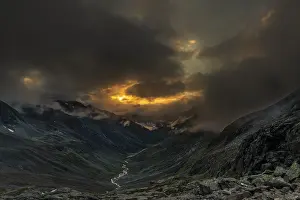 Tyrol Sunset Drucke: Sunset with dramatic clouds over Windbachtal