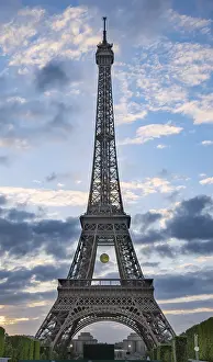 Paris Skyline Drucke: Sunset behind the Eiffel Tower