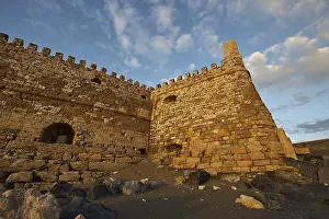 Drucke von Sonnenuntergang, Abendlicht, Hintergrundbeleuchtung, venezianische Meerfestung, Koules, Morosini, Berge, bronzeblauer Himmel, Hafen, Heraklion, Hauptstadt Insel Kreta Griechenland Heraklion Drucke: Sonnenuntergang, Abendlicht, Hintergrundbeleuchtung.
