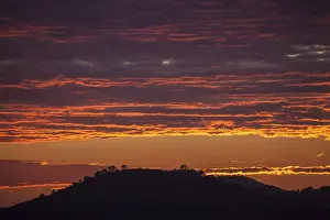 Mountainous Evening Atmosphere Drucke: Sunset, evening sky with red clouds