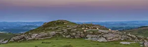 Devon England Scenery Drucke: Sunset over fields in Haytor Rocks