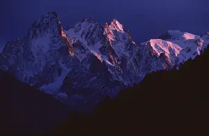 Snowy Mountain Peaks Europe Drucke: Sunset over the granit needles of Chamonix