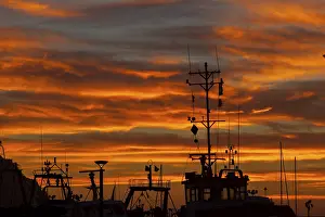 Evening Atmosphere Photography Drucke: Sunset over the harbour