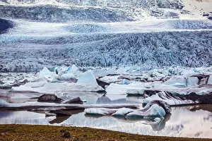 Waterfront Landscape Photo Drucke: Sunset illuminates the glacier