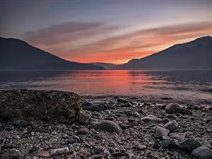Lombardy Landscape Photography Drucke: Sunset on Lake Como in winter