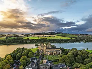 Drone Photography Scotland Drucke: Sunset over Linlithgow Palace from a drone