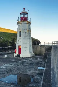 Northern Europe Sunset Drucke: Sunset over Lybster Lighthouse and Harbour