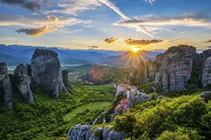 World Heritage Site Meteora Drucke: Sunset over monastery of Rousanou and Monastery of St