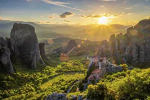 Sunset In Meteora Greece Drucke: Sunset over monastery of Rousanou and Monastery of St