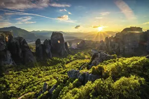 Meteora Monastery Sunset Drucke: Sunset over monastery of Rousanou and Monastery of St