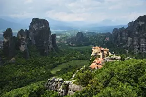 Meteora Monastery Sunset Drucke: Sunset over monastery of Rousanou and Monastery of St
