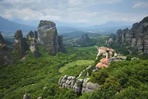 Sunset In Meteora Greece Drucke: Sunset over monastery of Rousanou and Monastery of St