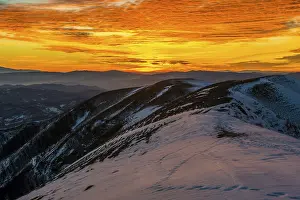 Central Italy Rural Landscape Photography Drucke: Sunset on Mount Nerone, Monte Nerone in winter