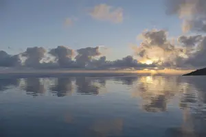 Madeira Portugal Drucke: Sunset reflected in an infinity pool