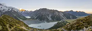 Sunset In New Zealand Drucke: Sunset, Reflection in Mountain Lake