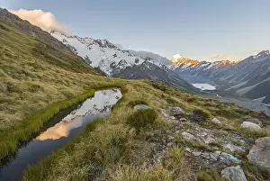 New Zealand Mountain Lake Drucke: Sunset, Reflection in Mountain Lake