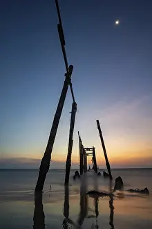 Southeast Asia Coastal Scenery Drucke: Sunset and reflections from the sea