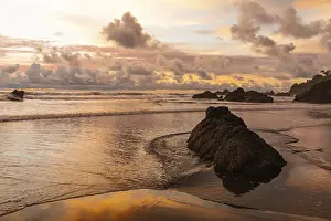 Sunset On Sandy Beach Drucke: Sunset on sandy beach, lava rocks