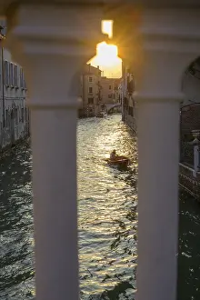 Venice Sunset Drucke: Sunset seen through a bridge railing