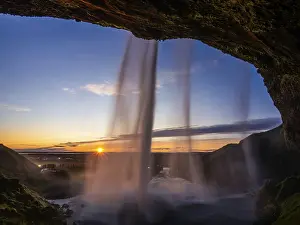Atmospheric Evening Light Scene Drucke: Sunset at Seljalandsfoss waterfall