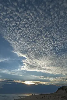Cirrocumulus Cloud Formation Drucke: Sunset with small cirrocumulus clouds
