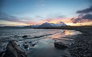 East Iceland Scenery Drucke: Sunset over snow covered mountains