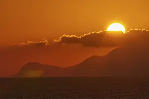 Southern Europe Evening Light Drucke: Sunset, sun disc behind clouds