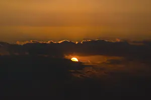 Cloudy Atmospheric Landscape Drucke: Sunset, sun shining through dark clouds