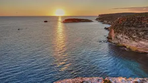 Evening Sun On The Sea Drucke: Sunset, sunbeam on the sea, backlight