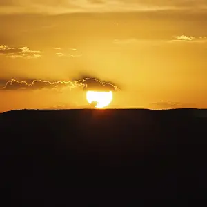 Eroded Mountain Peaks USA Drucke: Sunset over Table Mountain, text free space