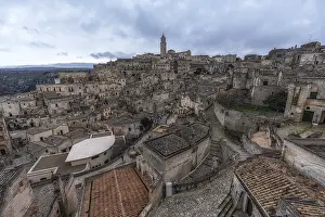 Drucke von Sonnenuntergangs-Blick auf die Sassi di Matera. Vernetzte weite Bereiche von Höhlenwohnungen entlang engen Straßen. Berühmte ikonische Attraktion in Matera, Italien Basilikata Drucke: Sonnenuntergangs-Blick auf die Sassi di Matera