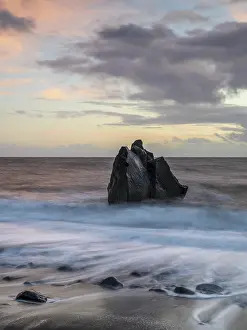 Deserted Beach Portugal Drucke: Sunset, waves and rocks in the sea