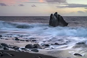 Deserted Beach Portugal Drucke: Sunset, waves and rocks in the sea