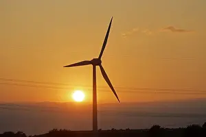 Renewable Energy Source Europe Drucke: Sunset, wind power plant, clouds