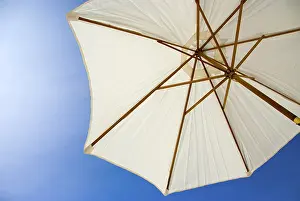 Blue Sky Daytime View Drucke: Sunshade under blue sky