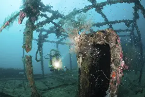 Underwater World Discovery Drucke: Superstructure of the Kuda Giri wreck