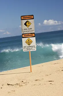 Drucke von Wetterwarnung für Wellen und Strömungen an einem Strand in Hawaii Verwandte Bilder Drucke: Warnschild für Wellen und Strömungen auf einer Strand in Hawaii.