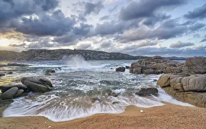 Surfing In Europe Drucke: Surf with rocks and sandy beach