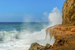 Uninhabited Coastal Area Drucke: Surf on the rocks during storms