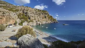 Deserted Bay In Greece Drucke: Sweeping view over a bay with rocks
