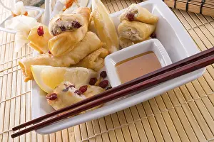 Tropical Fruit Dishes Drucke: Sweet spring rolls