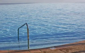Deserted Swimming Pool Drucke: Swimming pool