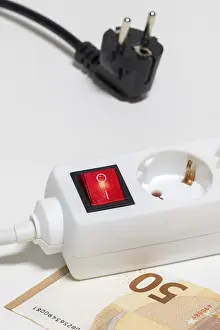 Euro Banknote Image Drucke: Switchable power outlet strip strip