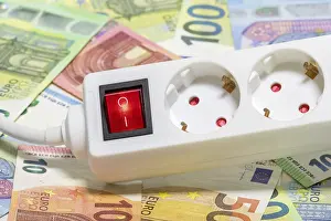 Electricity Tariff Prices Drucke: Switchable socket strip, euro banknotes